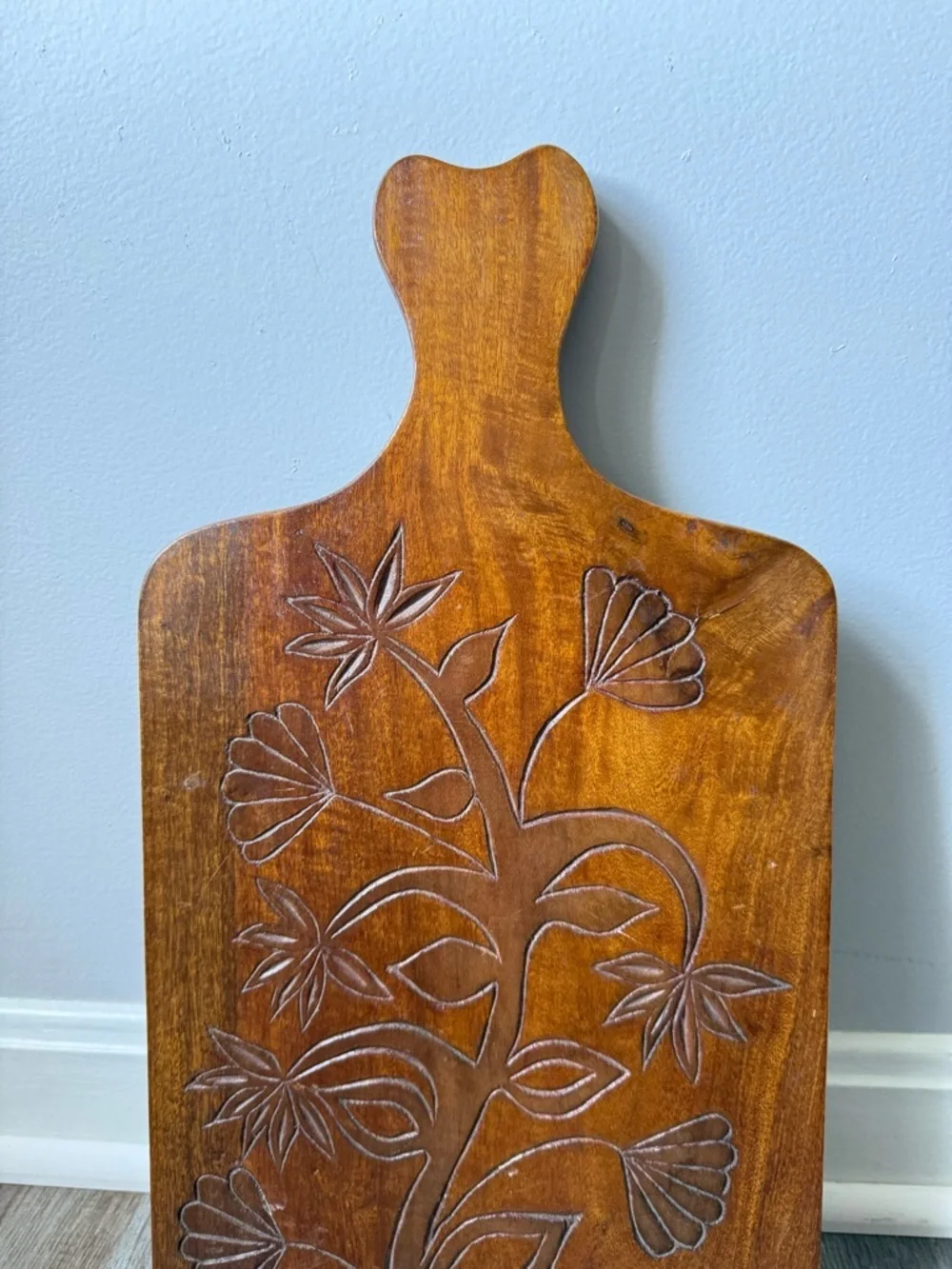 Vtg Wooden Charcuterie Cutting Board Floral Carved Handle Brown Retro Cottage